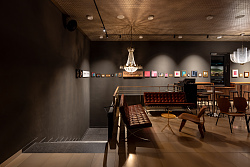 Sitzecke und Treppe der JammBar.