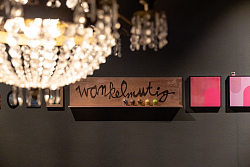 Wanddekoration und Beleuchtung der JammBar.